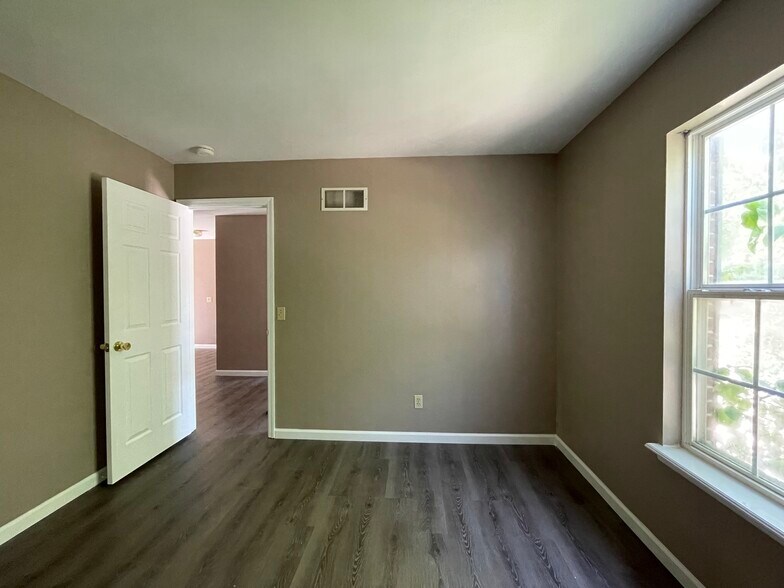 Building Photo - 636 Canary Estates Dr