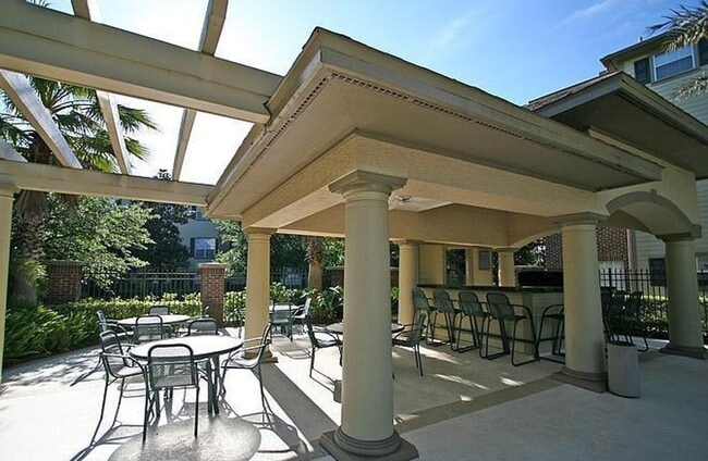 Building Photo - 2-bedroom condo - ground floor