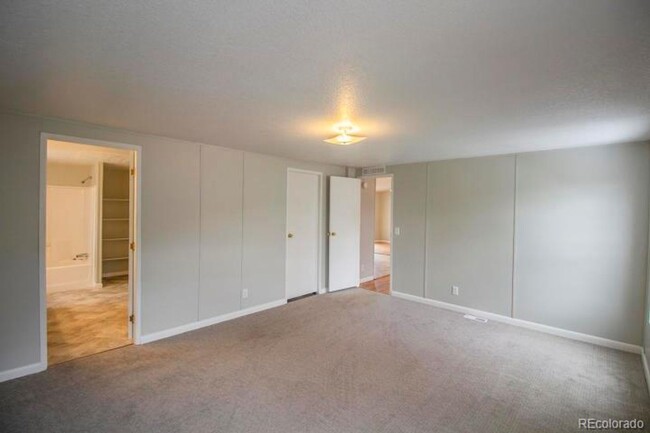 Building Photo - 1042 Smith Ave
