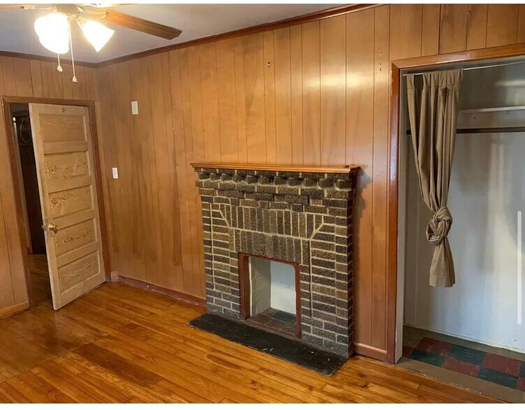 Building Photo - 209 Audubon St