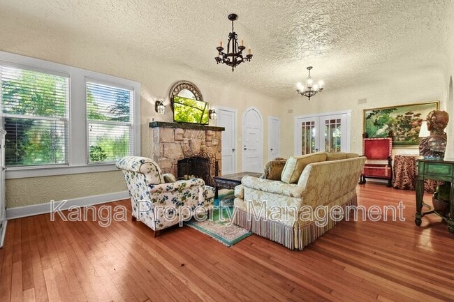 Building Photo - 194 Almeria Rd