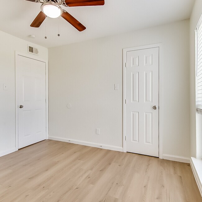 Building Photo - 408 Noble Ave