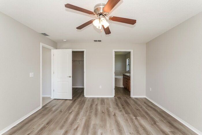 Building Photo - 5169 Ashwood Dr