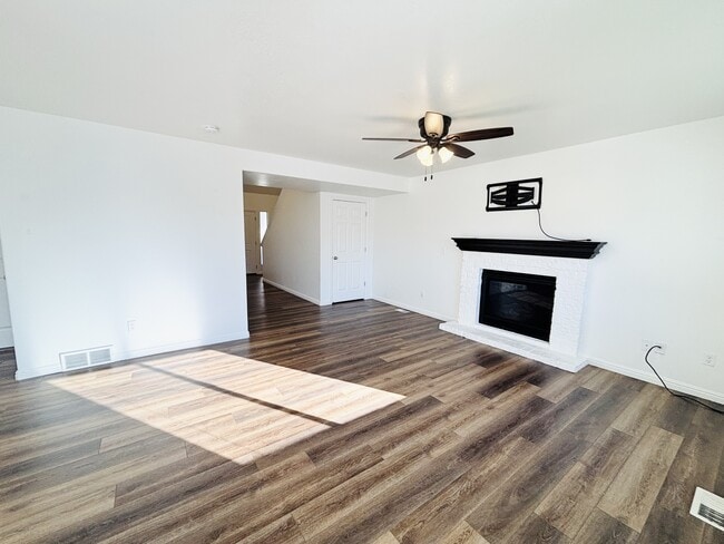 Building Photo - 1094 1825 W