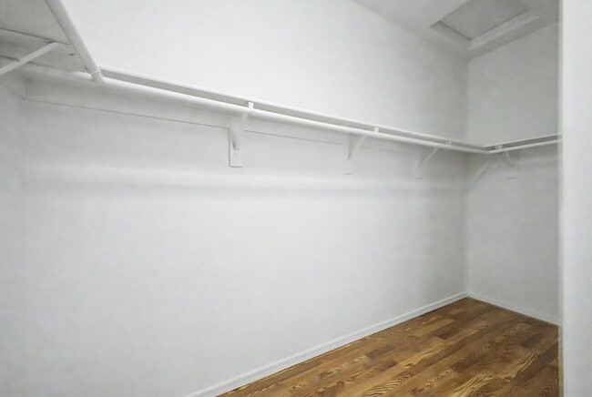 Building Photo - 15235 W Windward Ave