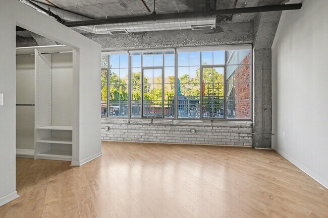 Building Photo - 315 2nd St