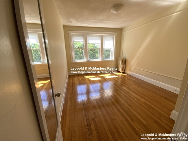 Building Photo - 51 Linden St