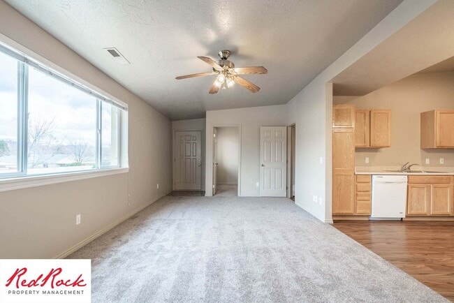 Building Photo - Dog Friendly! Great 2 Bedroom, 2 Bathroom ...