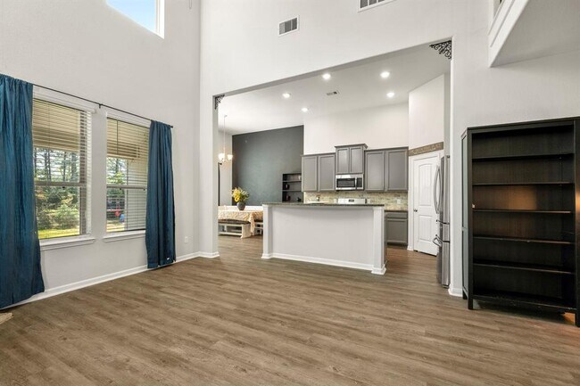 Building Photo - 9850 Guadalupe St