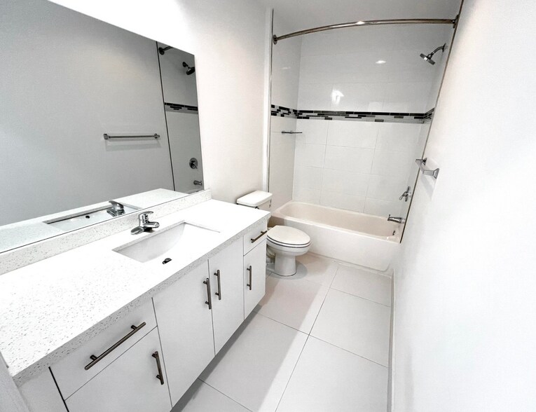 Building Photo - 2651 NE 212th Ter