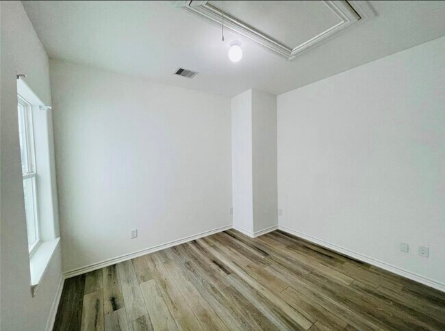 Building Photo - 3233 Real St