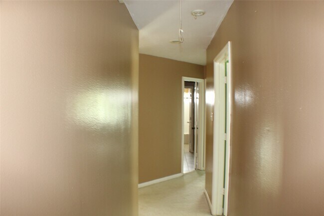 Building Photo - 12231 Ashford Park Dr
