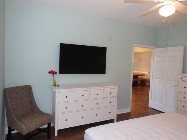Building Photo - 908 Resort Cir