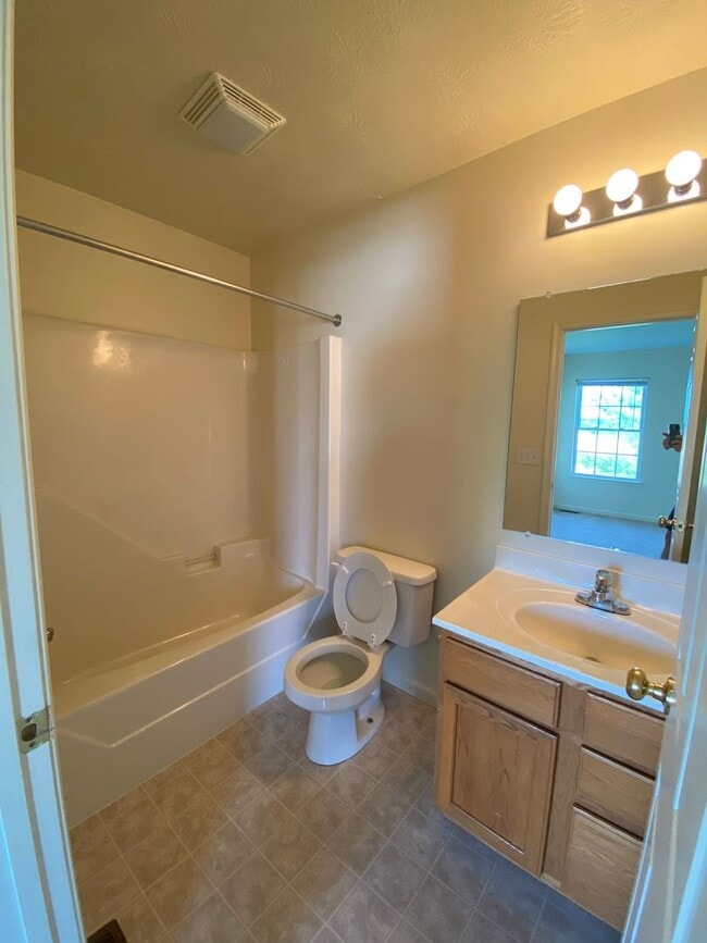 Building Photo - Renovated Home with Open Floor Plan, NEW L...