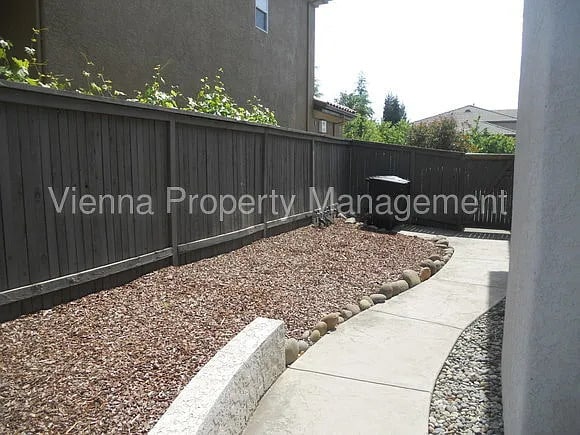 Building Photo - 6768 Maple Creek Dr