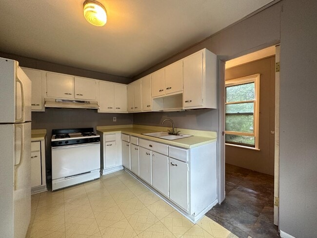 Building Photo - 213 Fletcher Ave