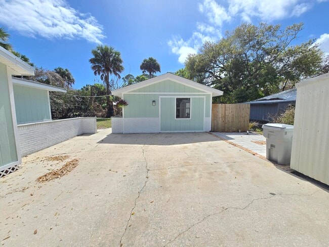 Building Photo - 1955 10th Pl