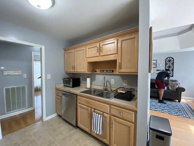 Building Photo - 3672 Fieldstone Dr