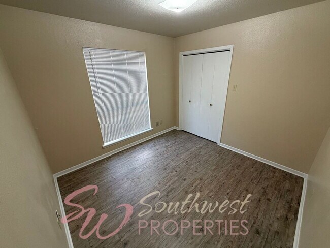 Building Photo - 3 bedroom 2 bath in an excellent neighborhood