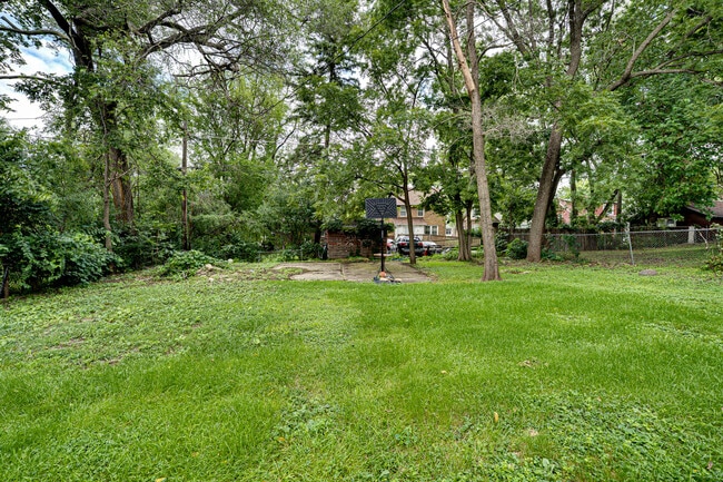 Building Photo - 407 Linden Ave