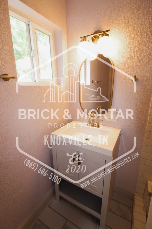 Building Photo - 427 E Caldwell Ave