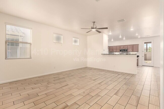 Building Photo - 5216 S 16th Pl