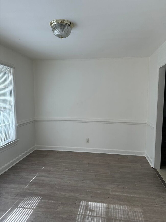 Building Photo - 2 Bedroom/2 bath Townhome