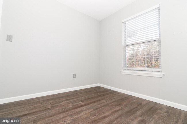 Building Photo - 721 Walden Cir
