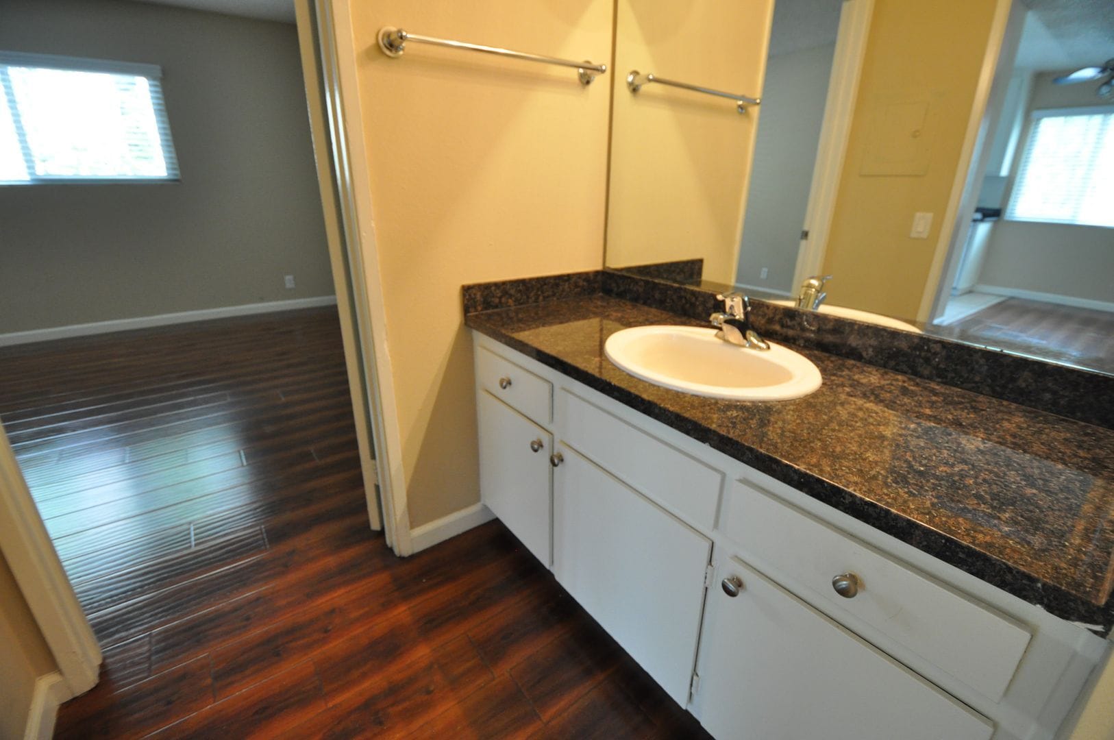 Building Photo - 7101 Haskell Ave