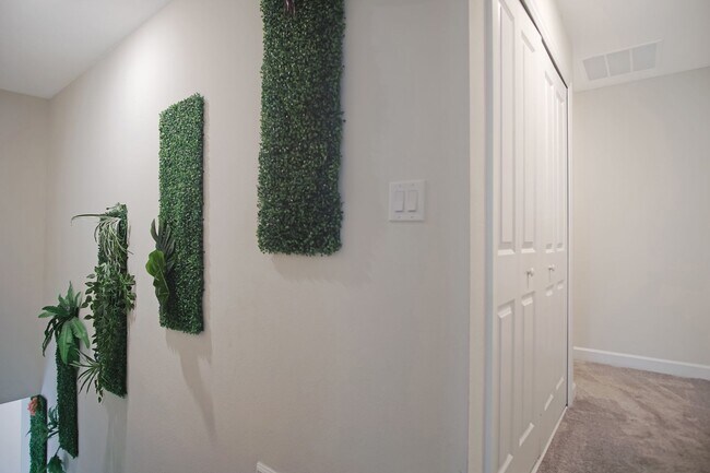 Building Photo - Pool Townhome Now Available