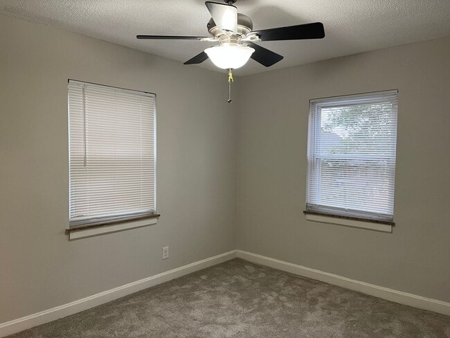 Building Photo - CHEVIOT - Adorable 3+ Bed 1 bath brick hom...