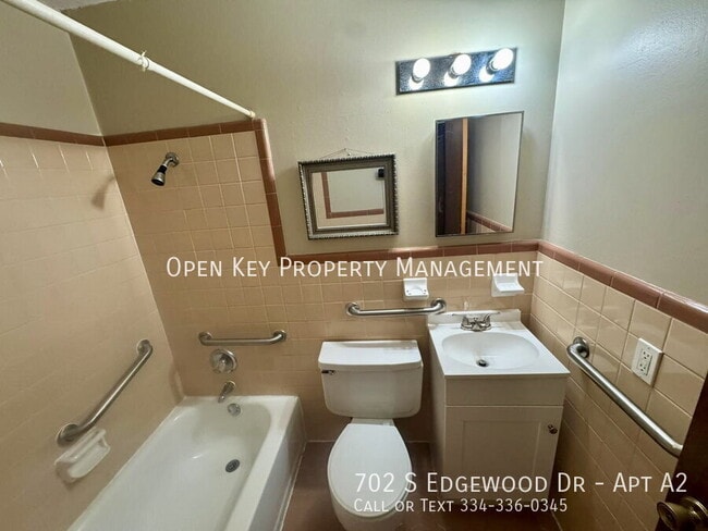 Building Photo - 702 S Edgewood Dr