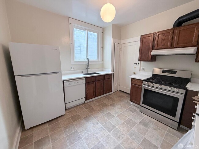 Building Photo - 1418 8th Ave