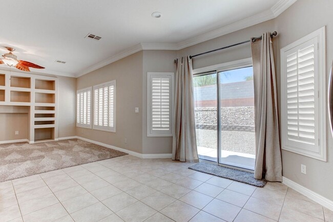 Building Photo - 809 Royal Birch Ln