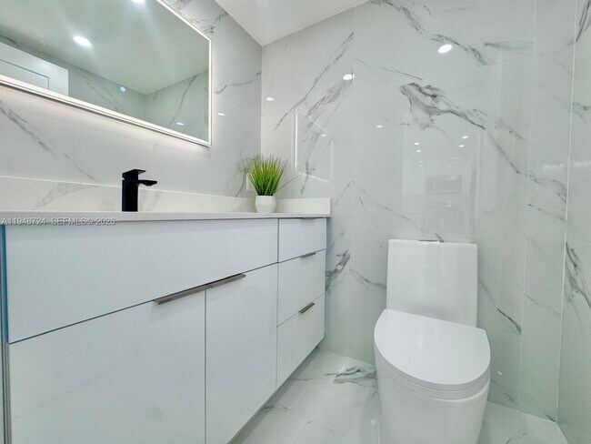 Building Photo - 3800 S Ocean Dr