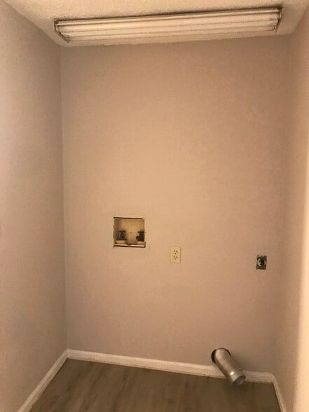 Building Photo - 1110 Broad St