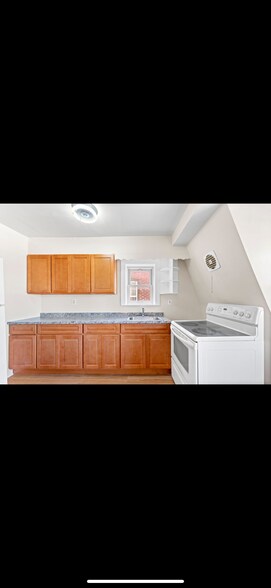 Building Photo - 1420 W Linden St