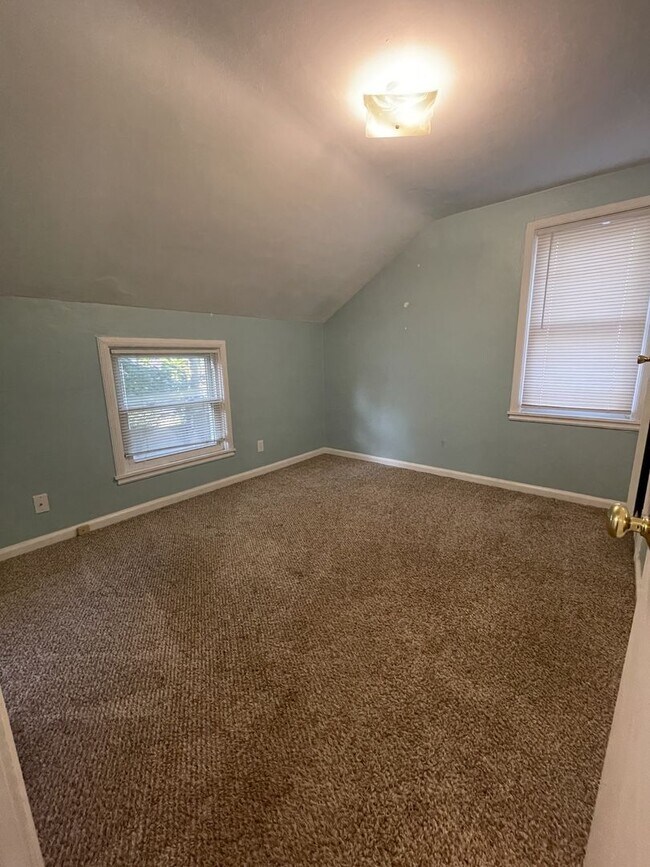 Building Photo - Three Bedroom House for 2026/27!