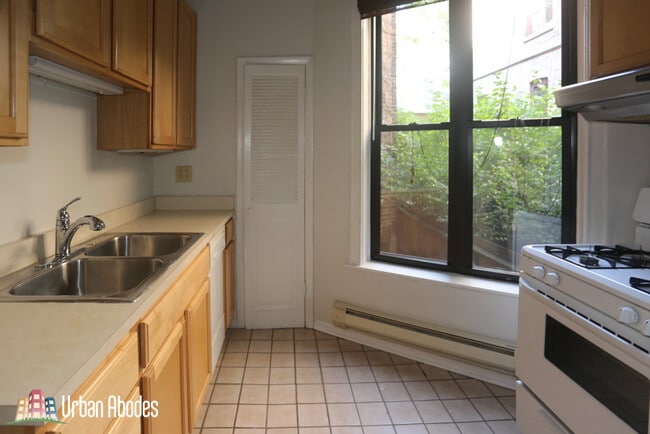 Building Photo - 1220 N Dearborn St