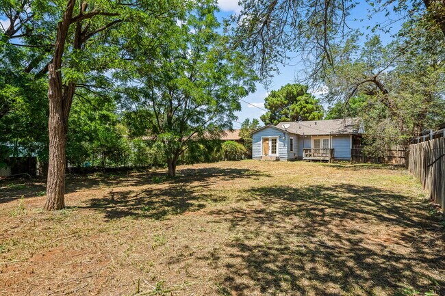 Building Photo - Cozy Home with Bonus Room, Minutes from TTU