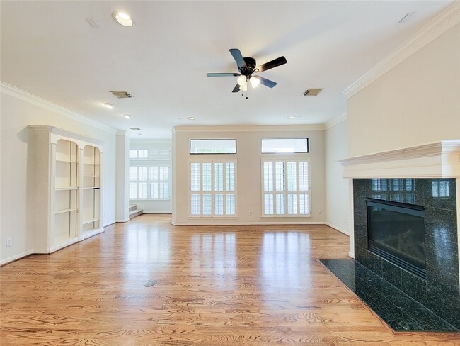 Building Photo - 604 Reinerman St