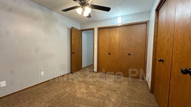 Building Photo - 1821 Ridgehaven Ct