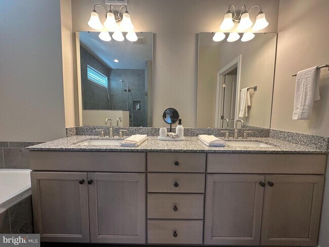 Building Photo - 30475 Madeira Ln