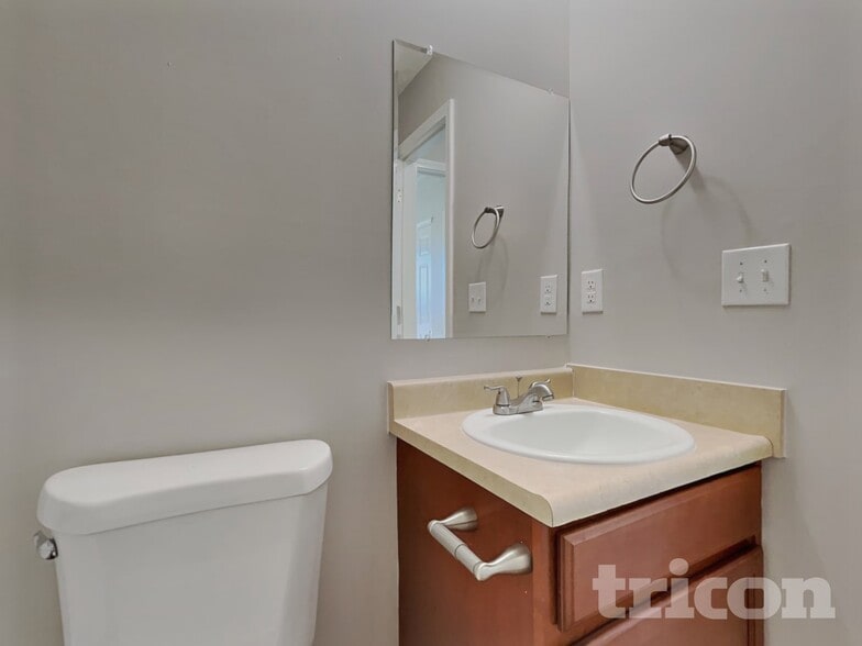 Building Photo - 4822 Penoyer Ln