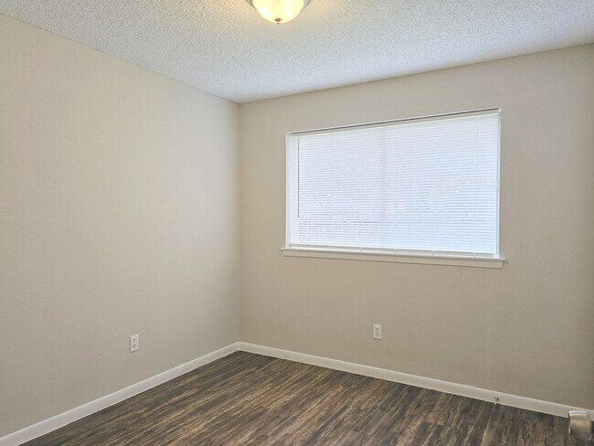 Building Photo - 6103 Wolfboro Dr