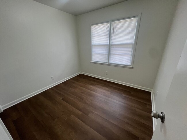 Building Photo - Spacious 2 bedroom townhome