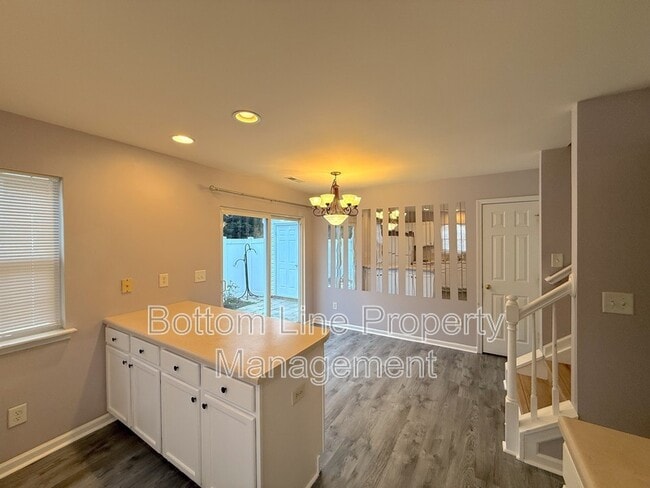 Building Photo - 224 Primrose Walk