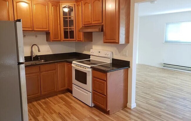 Building Photo - CAMBRIAN - Remodeled upstairs unit - great...