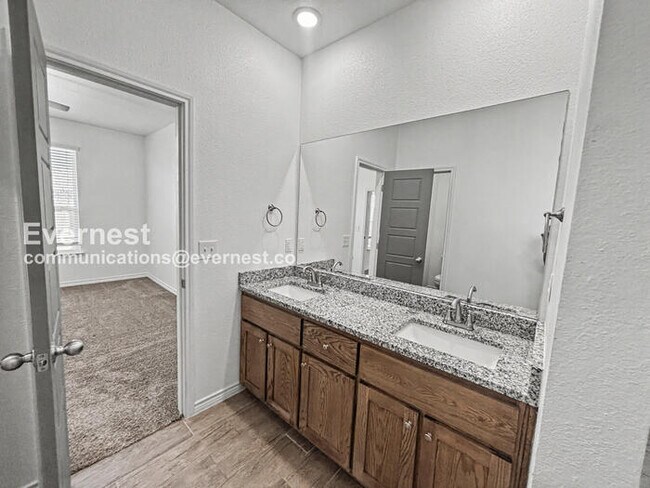 Building Photo - Limited Time Special Offer / 3 Bed, 2 Bath Home with Garage / Pet-Friendly / Vouchers Accepted / ...