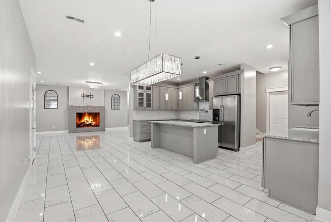 Building Photo - Beautiful Home With Large Yard In Fountain Inn